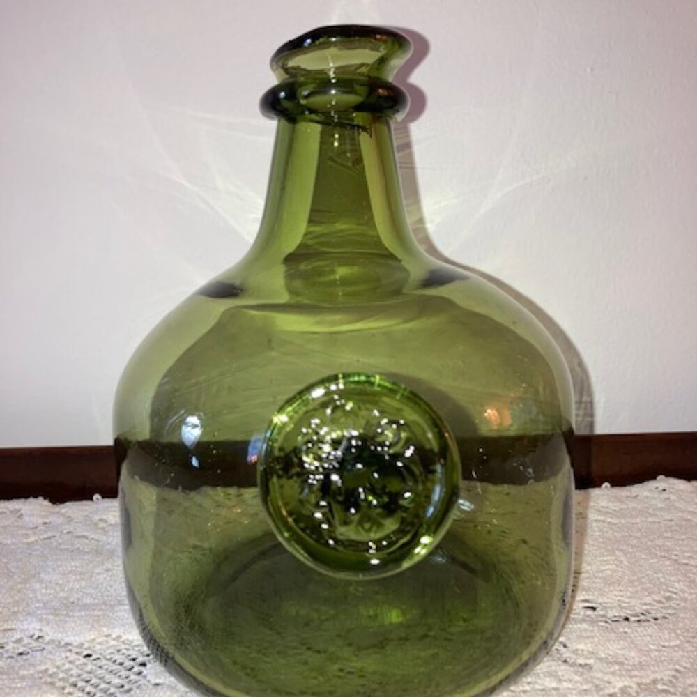 VTG Jamestown Historical Reproduction Hand Blown Green Onion Bottle with Seal